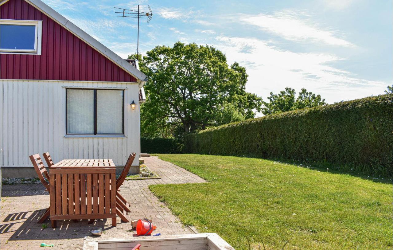 2 Bedroom Nice Home In Ystad Bagian luar foto