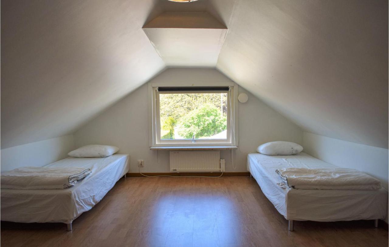 2 Bedroom Nice Home In Ystad Bagian luar foto
